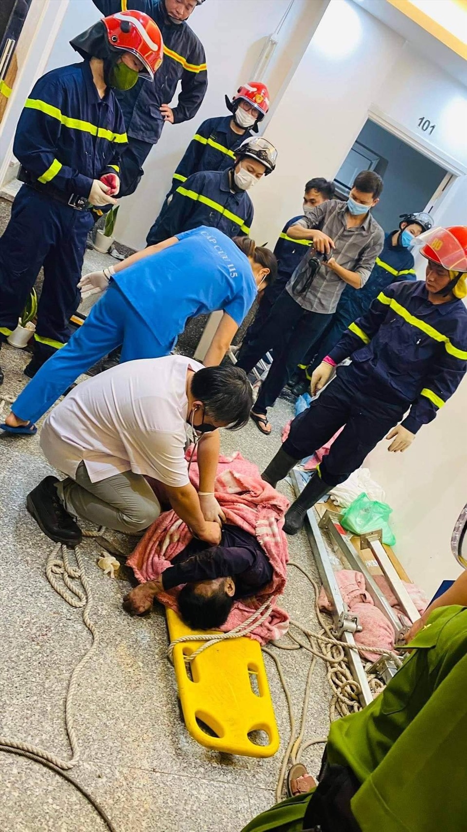 Hà Nội: Rơi thang máy nhà dân, 2 thợ sửa chữa tử vong